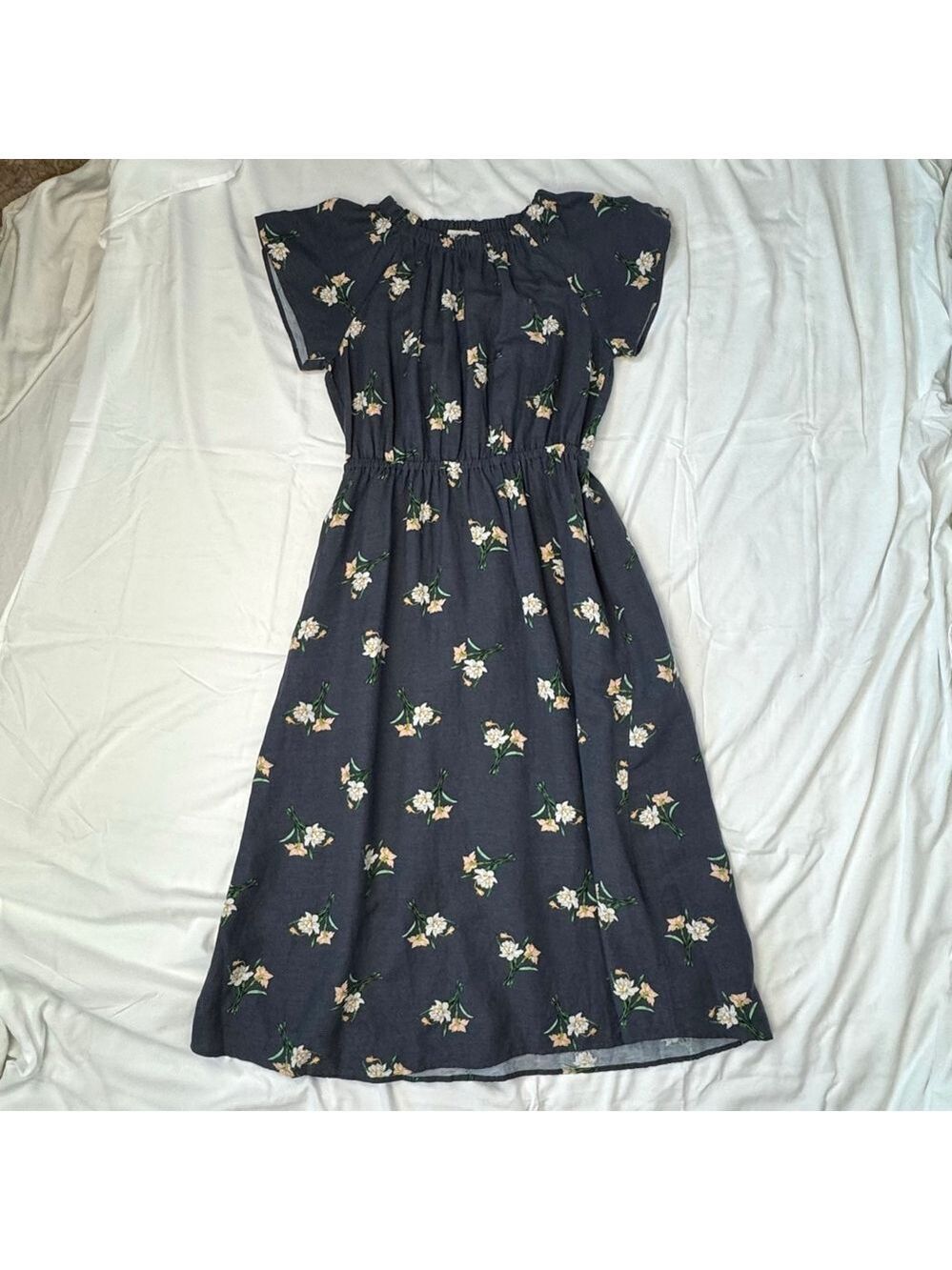 Loft Dress Midi Women's M Gray Floral Stretch Waist Neck Flutter Sleeves - Picture 13 of 15